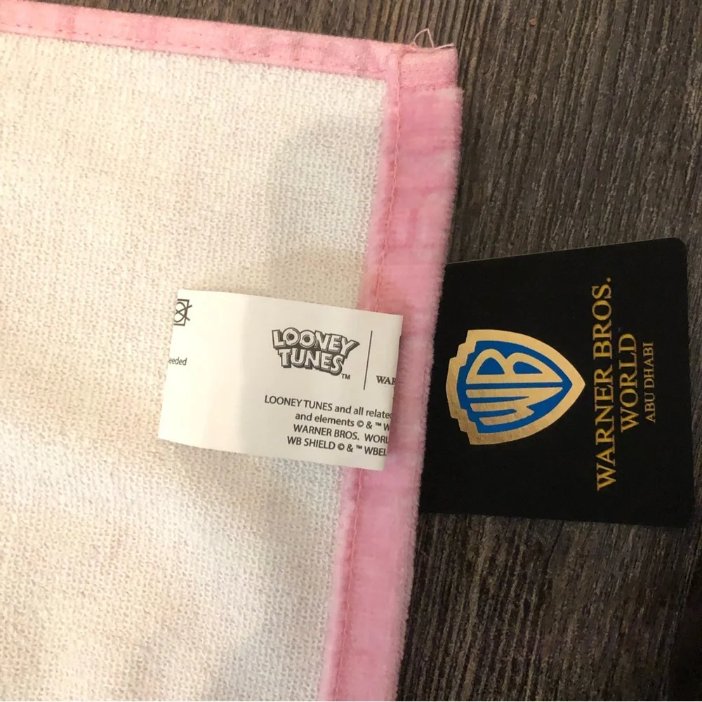 NWT Warner Bros. Bugs Bunny Beach Towel
